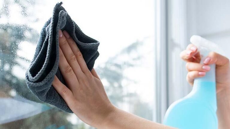 Microfiber towel for glass cleaning