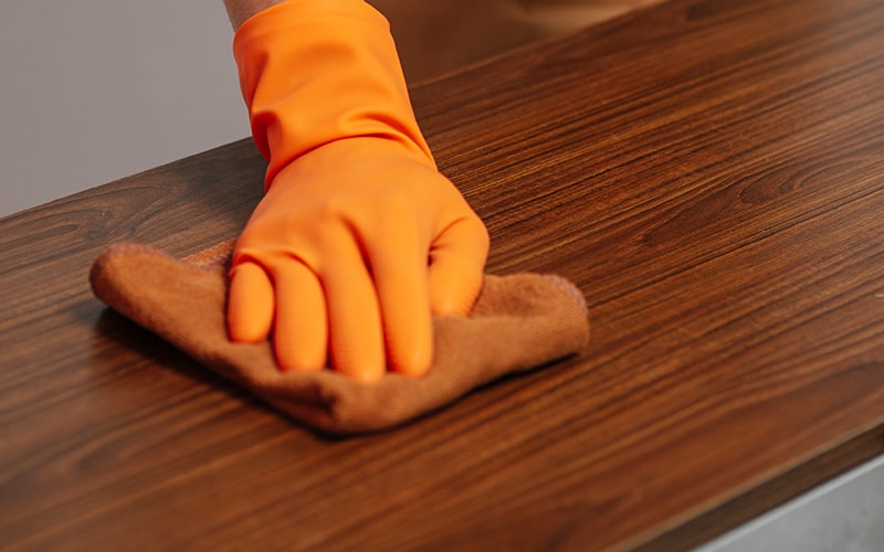 Cleaning the table with microfiber cloths