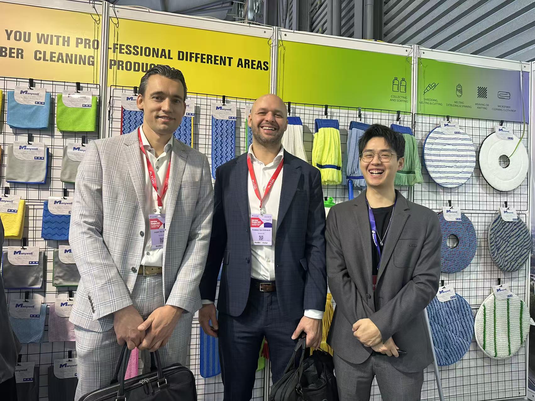 Photo-of-the-client-with-Manywell-members